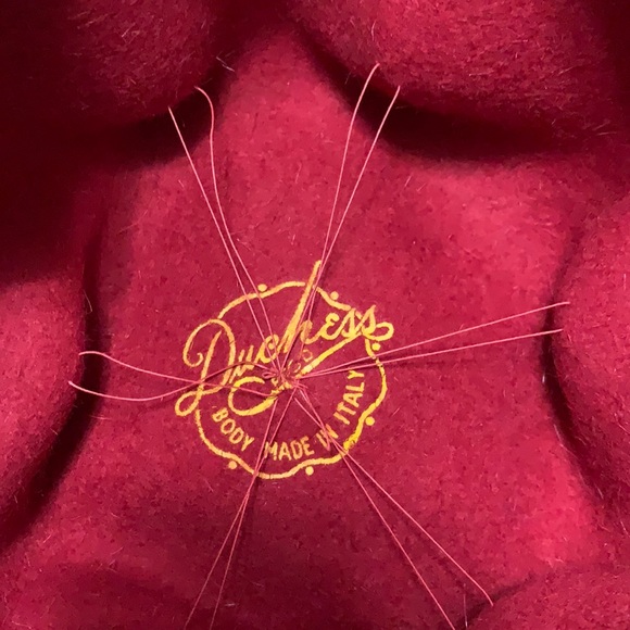 Hutzler’s vintage Touch Of Red felt hat with faux fur and lacing - Picture 5 of 7